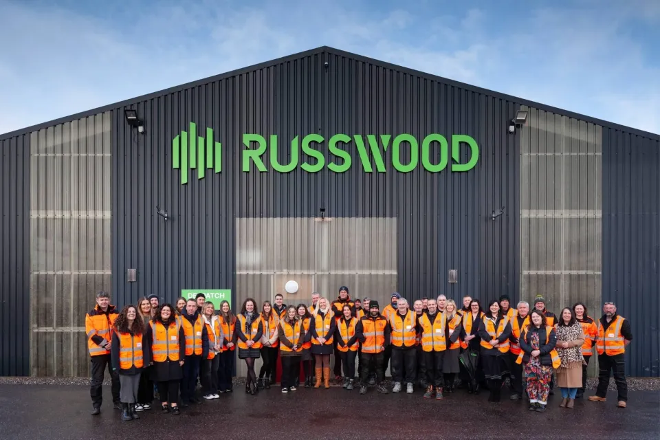 Distributor Feature Group Photo Russwood 01