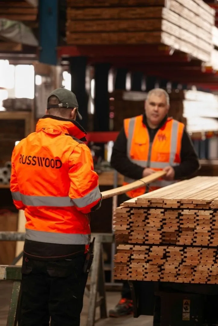 Distributor Feature Warehouse Russwood 09