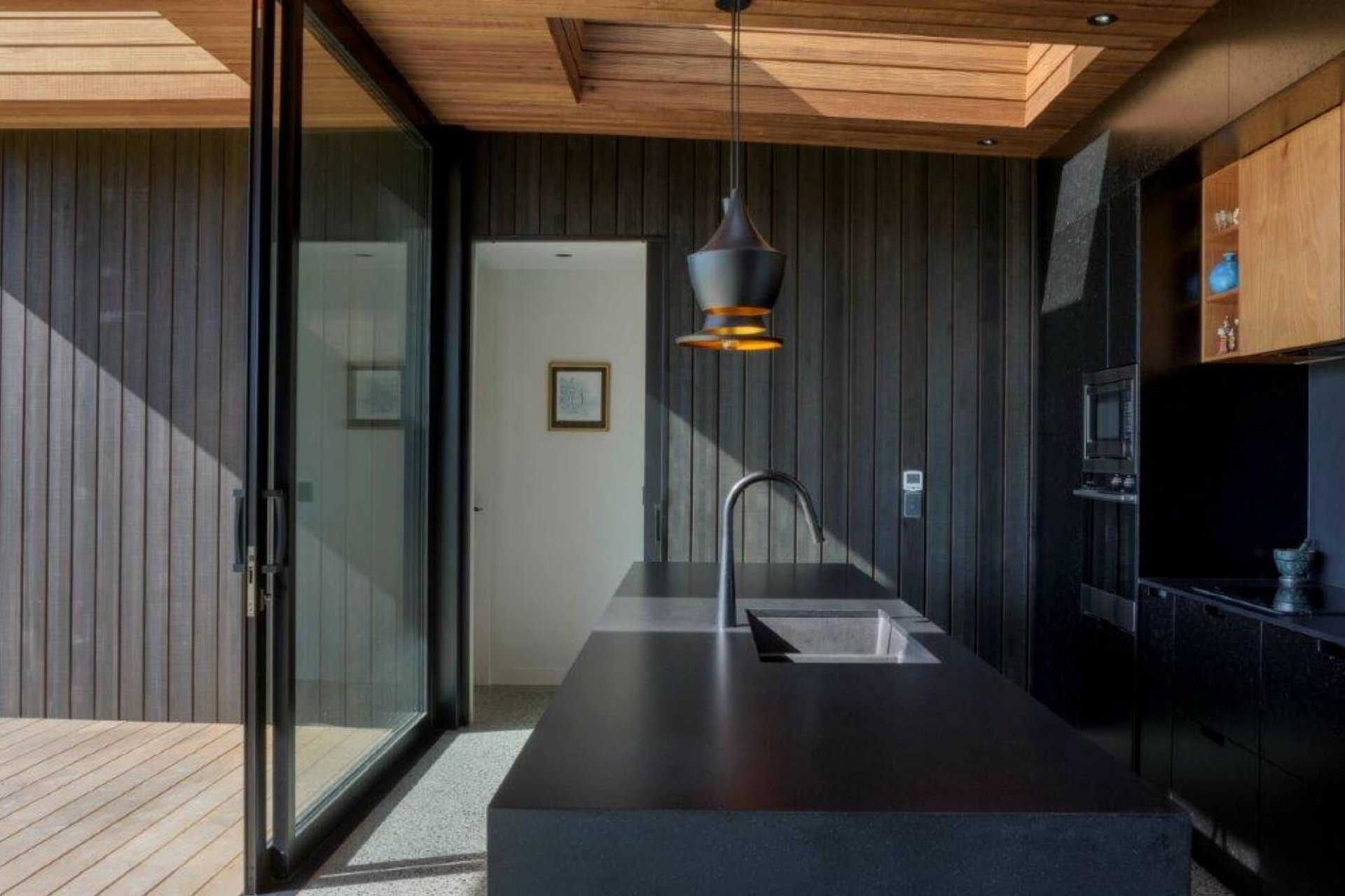 Box Cladding Wood Coastal Box Living - Kaiwaka, New Zealand | Abodo