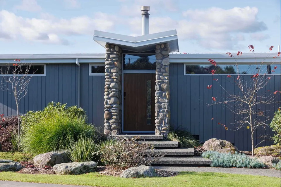 Haumoana St Vulcan Cladding Protector Nero Abodo Wood 02