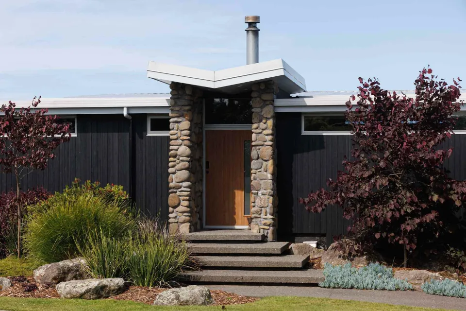 Haumoana St Vulcan Cladding Protector Nero Abodo Wood 03