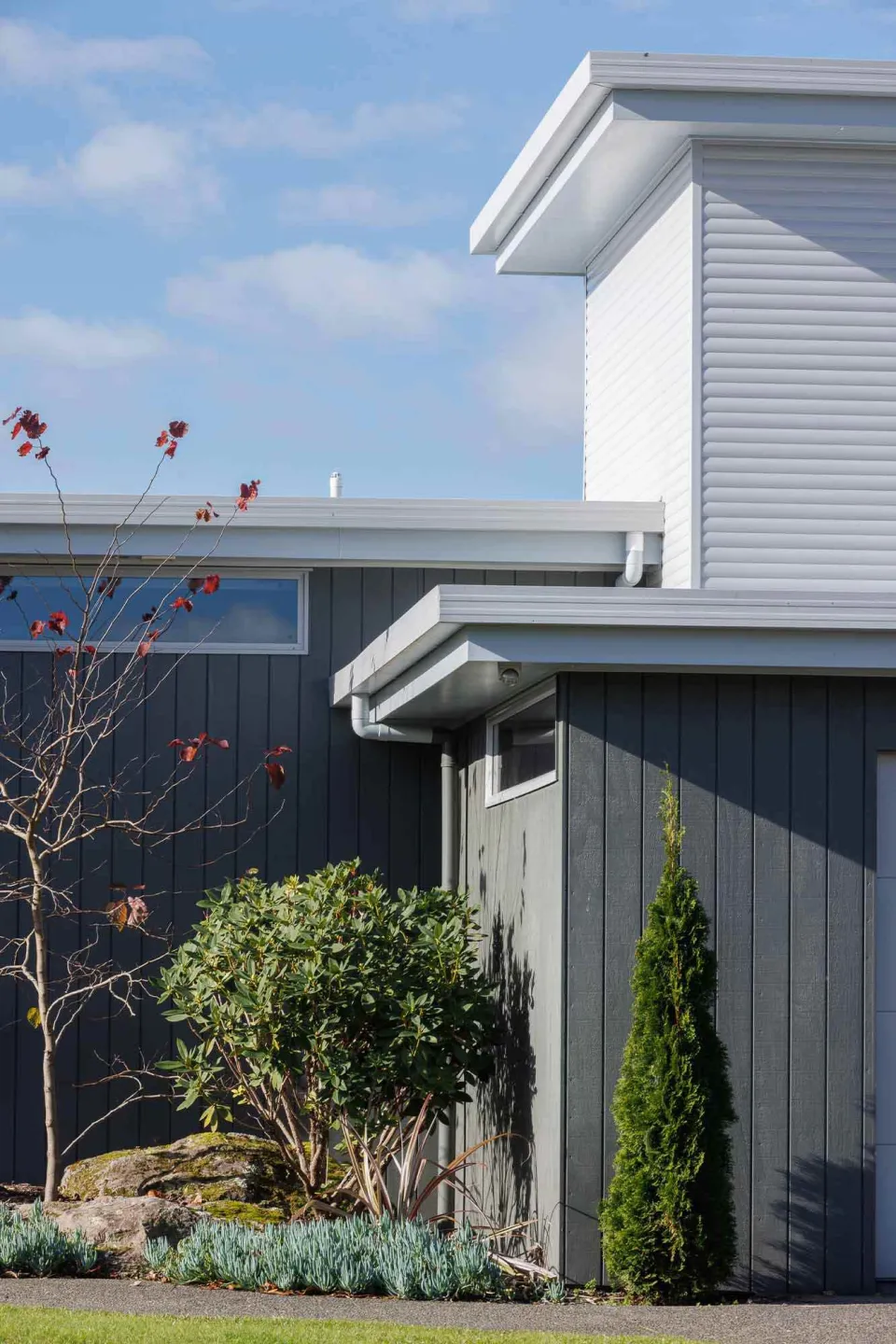 Haumoana St Vulcan Cladding Protector Nero Abodo Wood 07