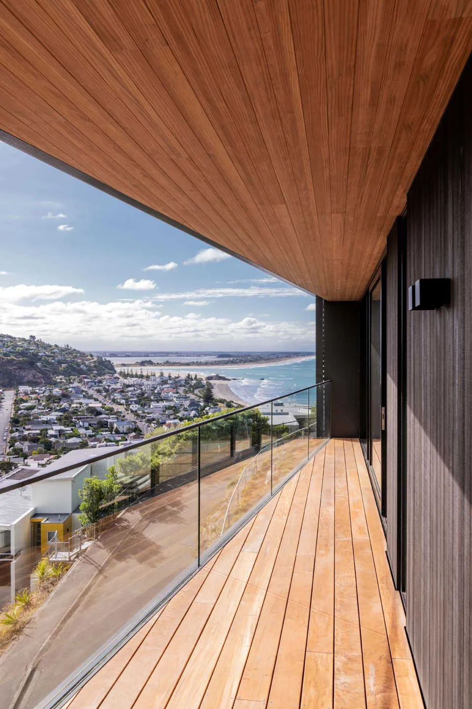 Scarborough Cliffhanger Vantage Point House Vulcan Timber Abodo Wood 04