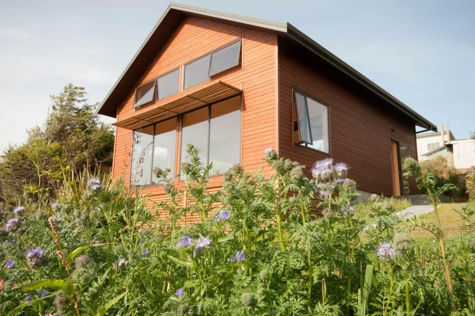 Raglan Sleep Out Vulcan Cladding Sand Decking Abodo Wood 4