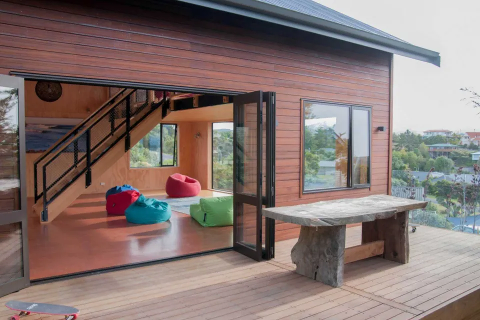 Raglan Sleep Out Vulcan Cladding Sand Decking Abodo Wood 1