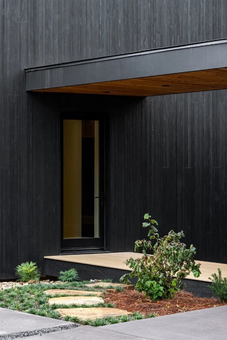 Crooked Tree Lodge Vulcan Cladding in Protector Nero Web Res 06