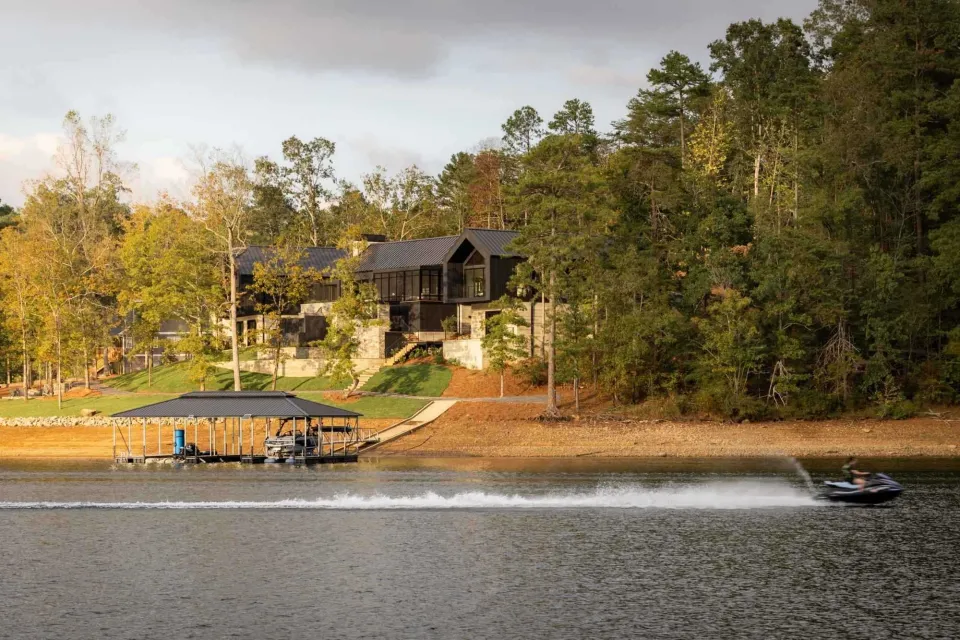 Crooked Tree Lodge Vulcan Cladding in Protector Nero Web Res 05