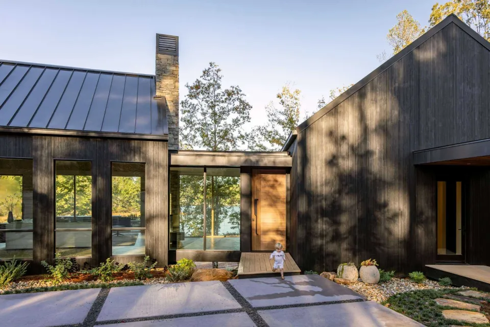 Crooked Tree Lodge Vulcan Cladding in Protector Nero Web Res 02