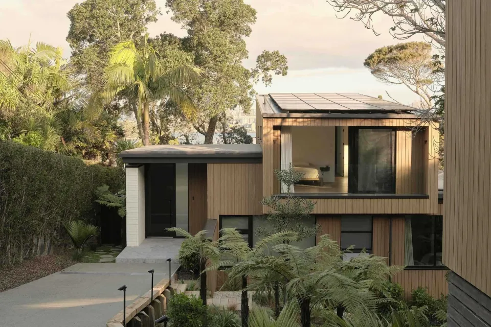 Maritime Residence Vulcan Cladding and Decking Web Res Abodo Wood 01