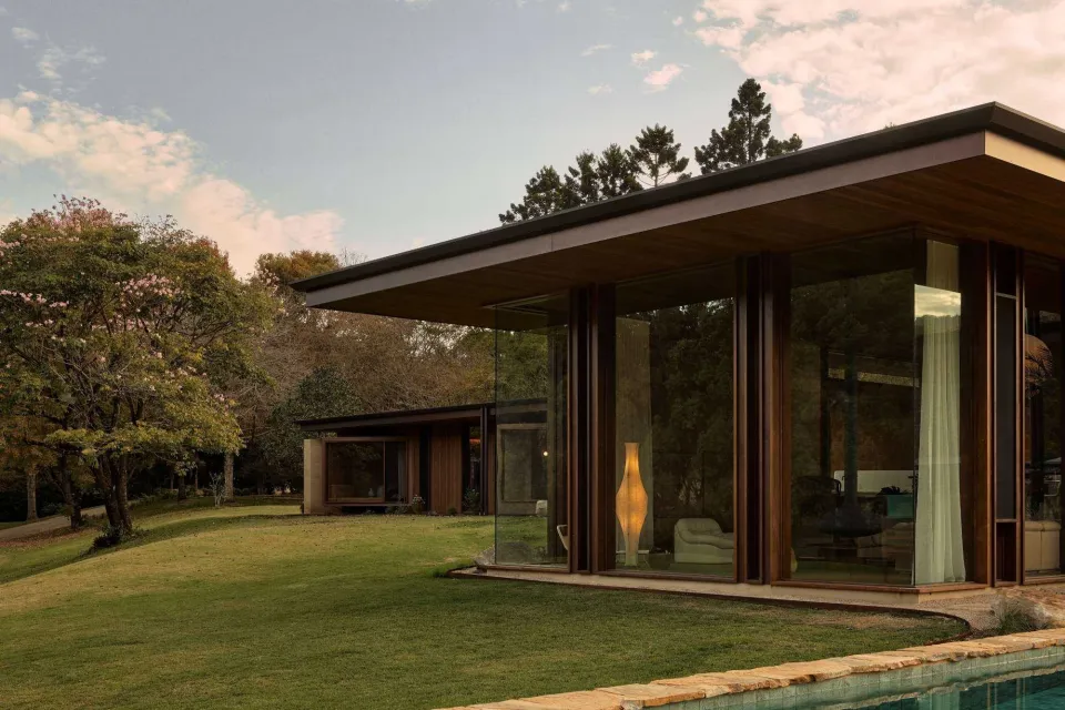 Currumbin Valley Ellison Studio Vulcan Cladding - Teak  Abodo Wood 02