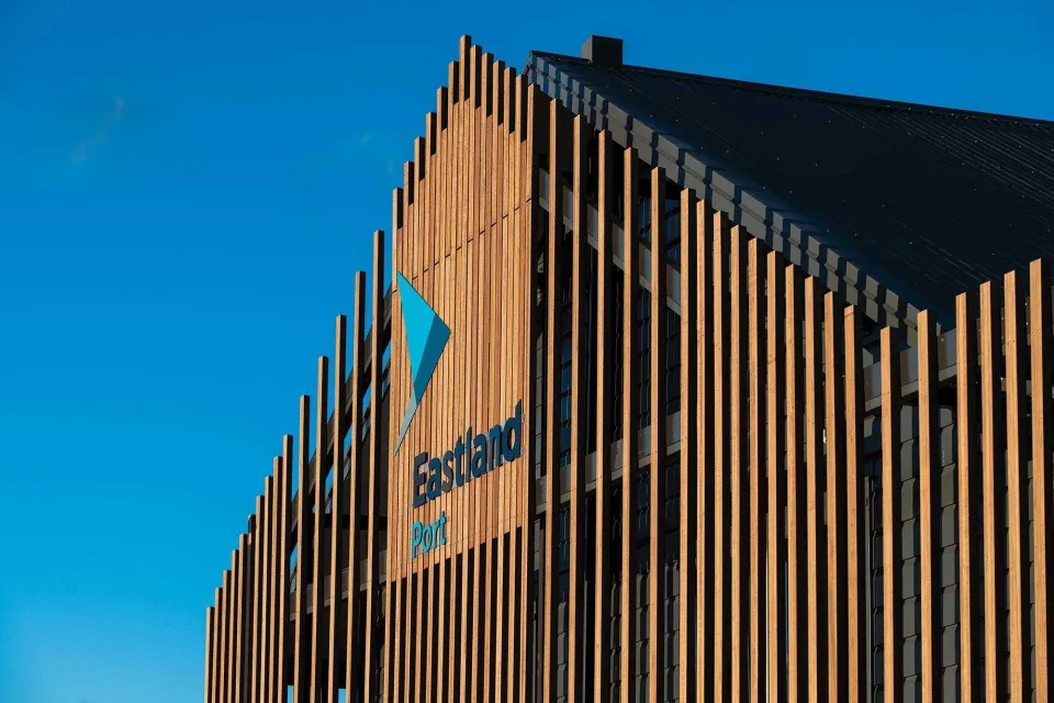 Eastland Port Offices Vulcan Screening and Vulcan Decking Abodo Wood