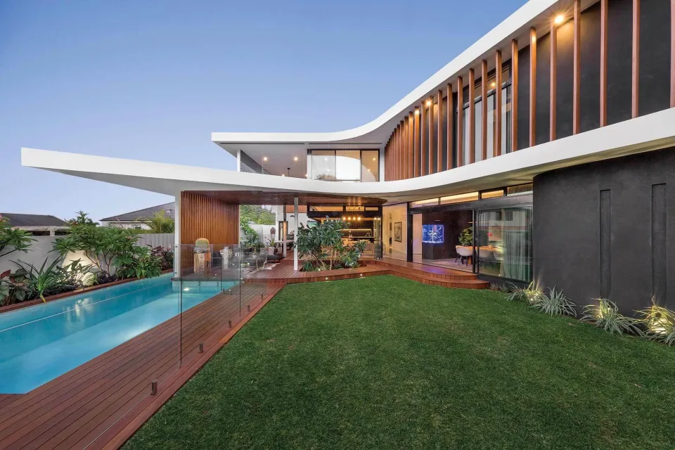 Cottesloe House Vulcan Cladding and Vulcan Screening Abodo Wood 3