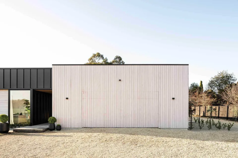 Amberley Family Home Vulcan Cladding in Sioox Finish Abodo Wood 7