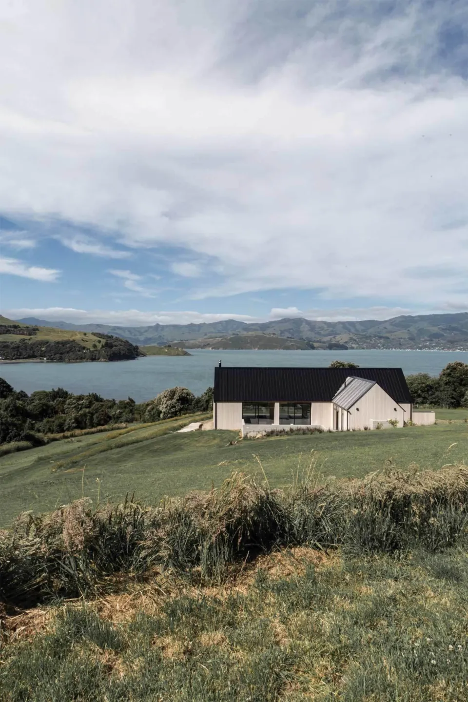 Coastal Banks Peninsula House Vulcan Cladding in Sioox finish Abodo Wood 5