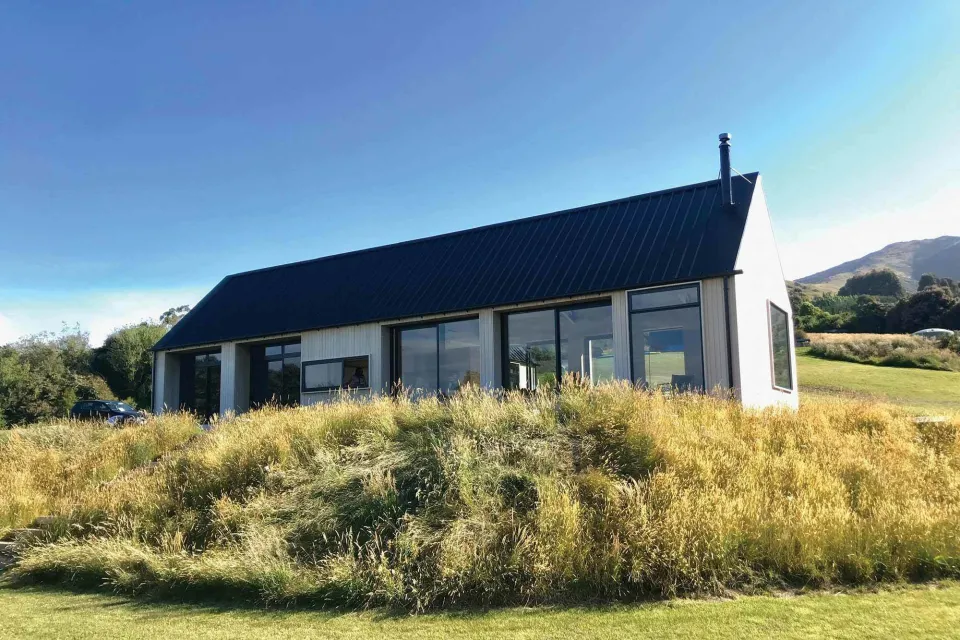 Coastal Banks Peninsula House Vulcan Cladding in Sioox finish Abodo Wood 1