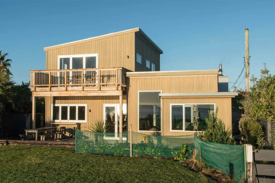 Hawkes Bay Coastal Home Vulcan Cladding Abodo Wood 4