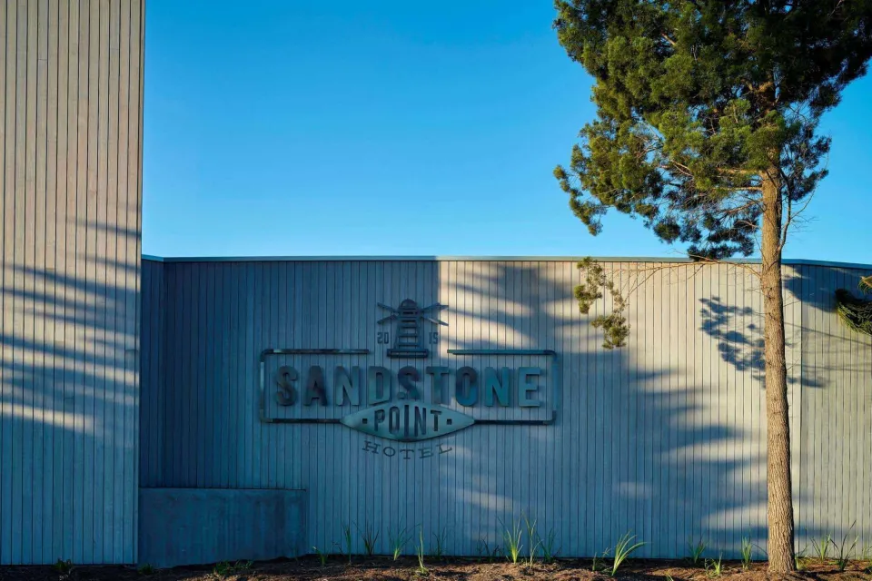 Sandstone Point Hotel Vulcan Cladding Abodo Wood 2
