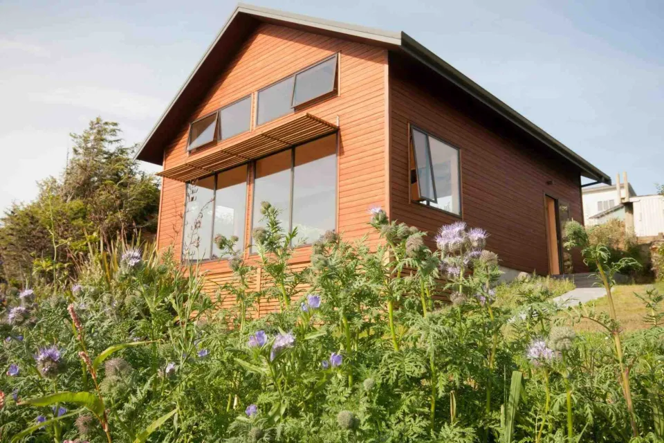 Raglan Sleep Out Vulcan Cladding Sand Decking Abodo Wood