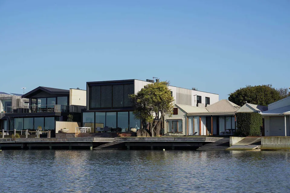 BH2 House Vulcan Cladding and Vulcan Screening Abodo Wood