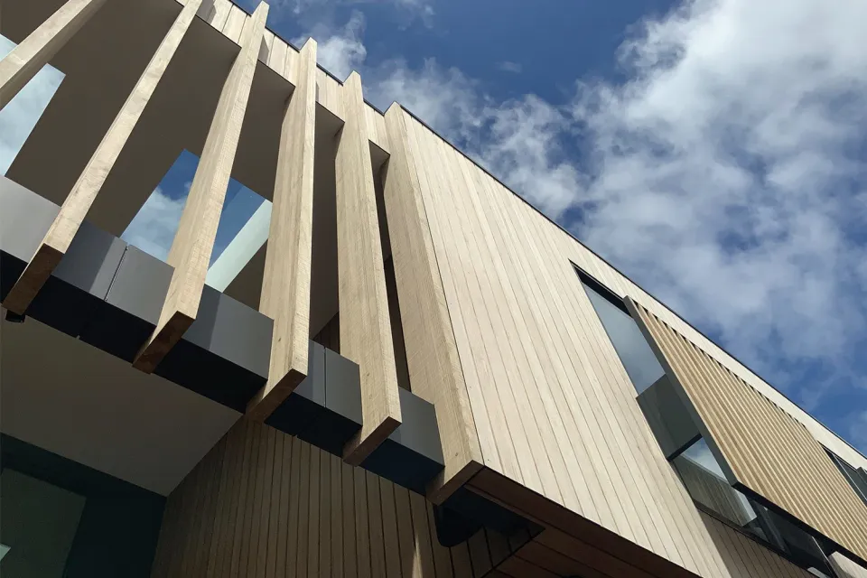 BH2 House Vulcan Cladding and Vulcan Screening Abodo Wood 1