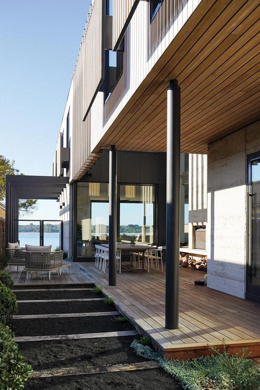 BH2 House Vulcan Cladding and Vulcan Screening Abodo Wood 3