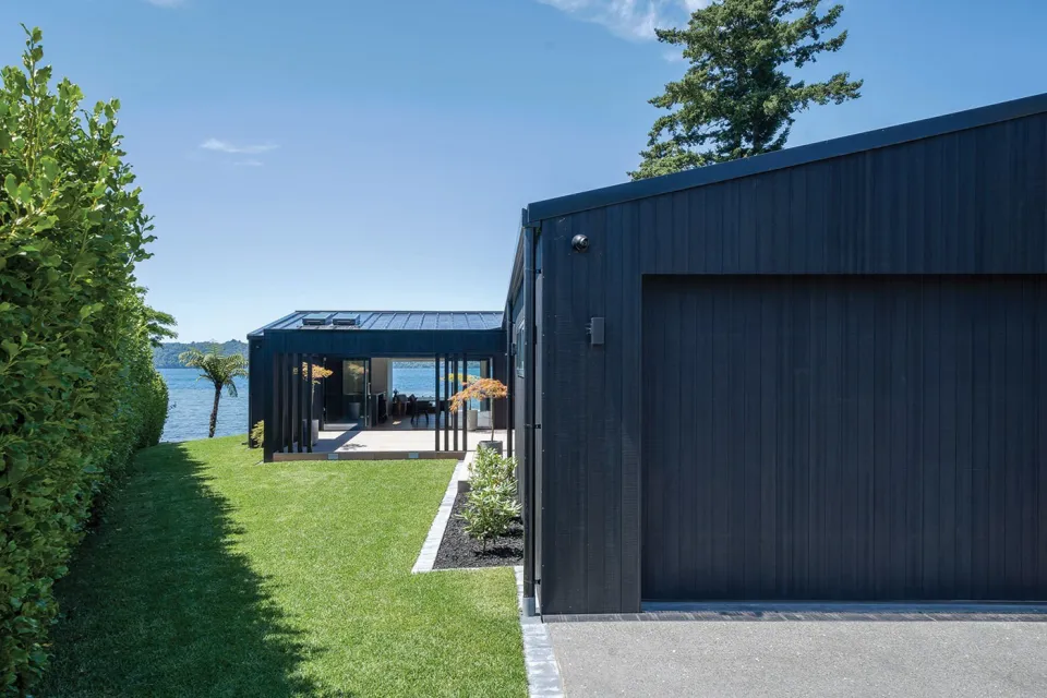 Lakeside Retreat Vulcan Cladding Abodo Wood 1